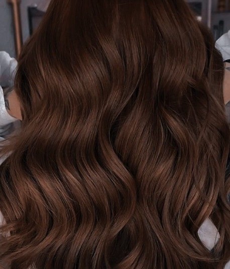 Hair trend 2025 warm chocolate